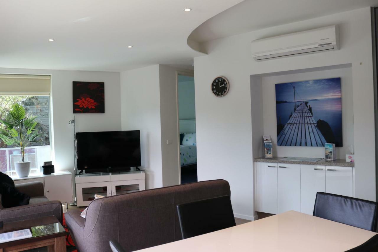 130 At The Waves Apartment Cowes Bagian luar foto