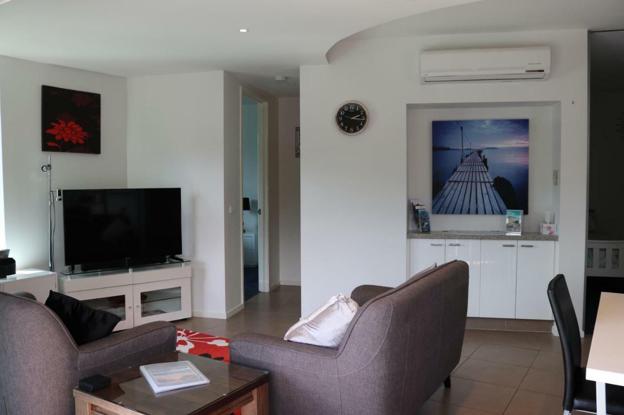 130 At The Waves Apartment Cowes Bagian luar foto