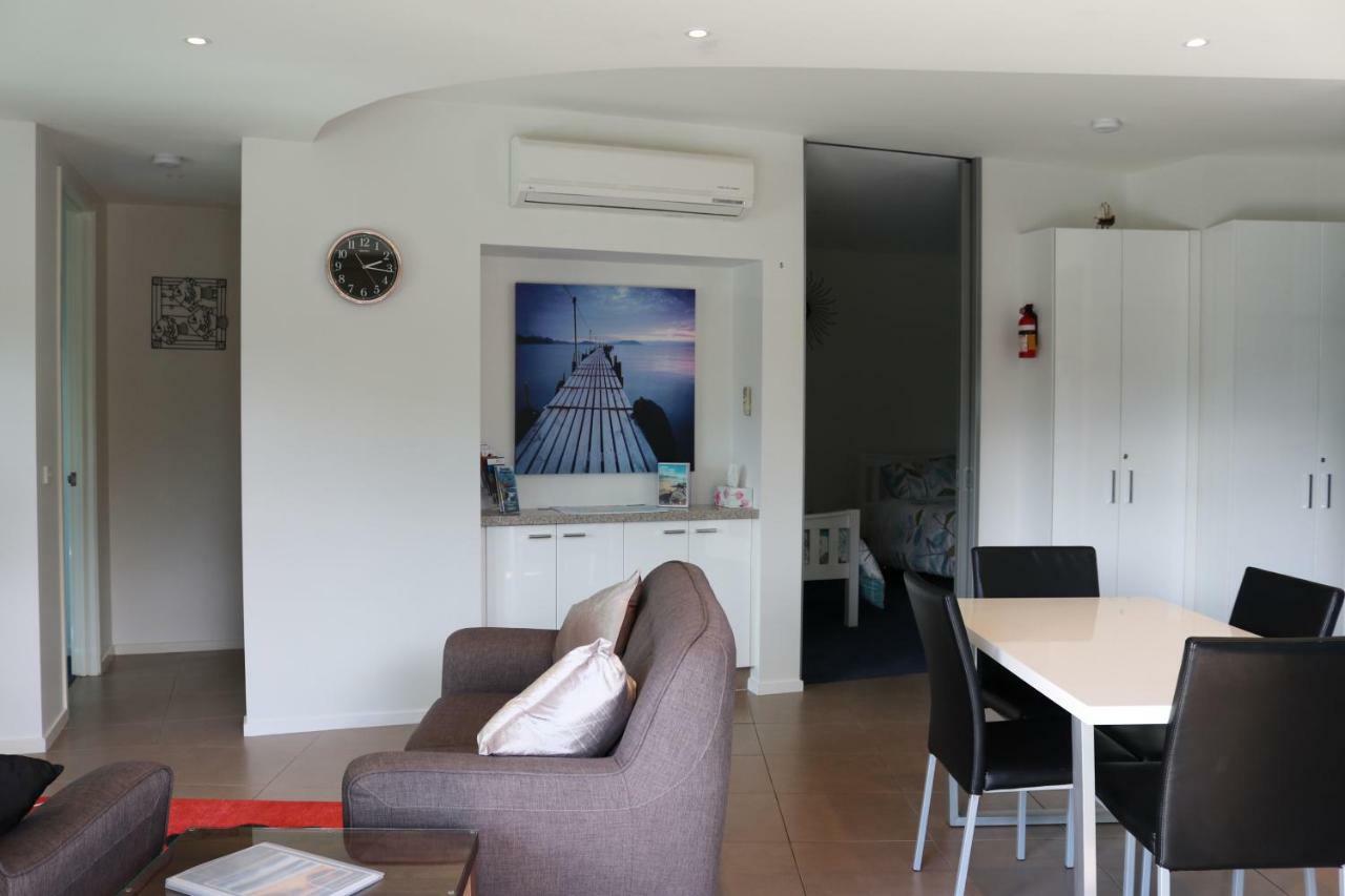 130 At The Waves Apartment Cowes Bagian luar foto