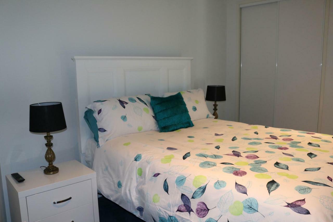 130 At The Waves Apartment Cowes Bagian luar foto